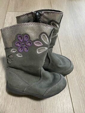 Stride Rite Gray Girls' Floral Embroidered mid calf Boots Sz 4 Toddler Lilianna